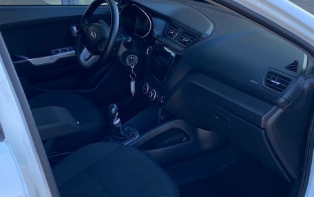 KIA Rio III рестайлинг, 2013 год, 680 000 рублей, 9 фотография