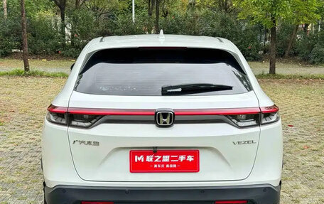 Honda Vezel, 2023 год, 1 800 000 рублей, 5 фотография