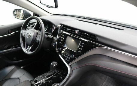 Toyota Camry, 2020 год, 3 299 000 рублей, 10 фотография