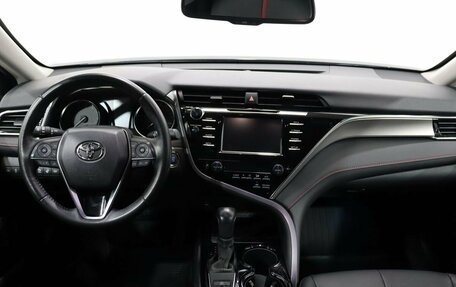 Toyota Camry, 2020 год, 3 299 000 рублей, 14 фотография