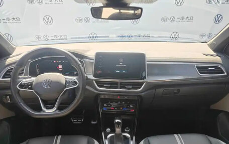 Volkswagen T-Roc I, 2023 год, 1 427 000 рублей, 8 фотография