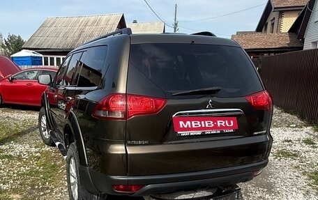 Mitsubishi Pajero Sport II рестайлинг, 2014 год, 1 380 000 рублей, 3 фотография