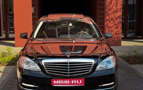 Mercedes-Benz S-Класс, 2011 год, 2 000 000 рублей, 3 фотография