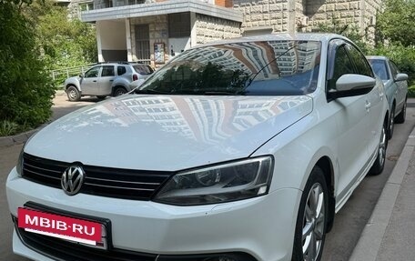 Volkswagen Jetta VI, 2012 год, 900 000 рублей, 2 фотография