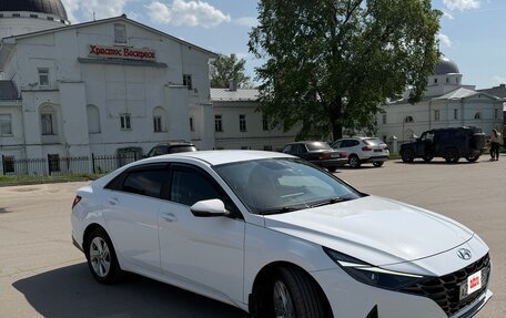 Hyundai Elantra, 2022 год, 2 000 000 рублей, 4 фотография