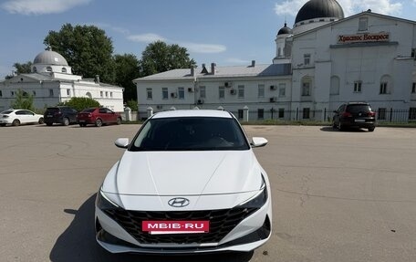 Hyundai Elantra, 2022 год, 2 000 000 рублей, 3 фотография