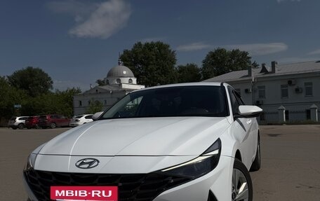 Hyundai Elantra, 2022 год, 2 000 000 рублей, 2 фотография
