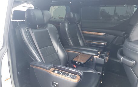 Toyota Alphard III, 2017 год, 4 500 000 рублей, 9 фотография