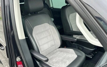 Volkswagen Multivan T6 рестайлинг, 2021 год, 4 000 000 рублей, 19 фотография