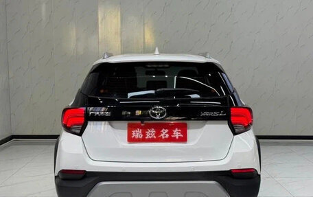 Toyota Yaris XP150 рестайлинг, 2022 год, 1 040 000 рублей, 5 фотография