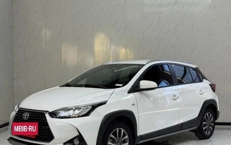 Toyota Yaris XP150 рестайлинг, 2022 год, 1 040 000 рублей, 3 фотография