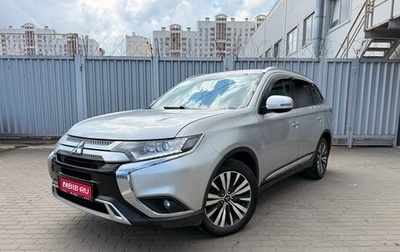 Mitsubishi Outlander III рестайлинг 3, 2019 год, 1 700 000 рублей, 1 фотография