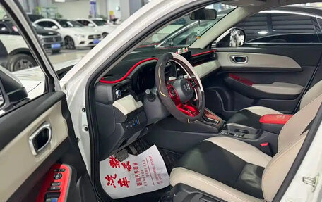 Honda Vezel, 2023 год, 1 600 000 рублей, 8 фотография