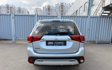 Mitsubishi Outlander III рестайлинг 3, 2019 год, 1 700 000 рублей, 7 фотография
