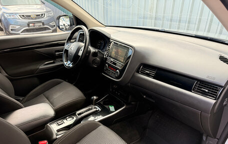 Mitsubishi Outlander III рестайлинг 3, 2019 год, 1 700 000 рублей, 21 фотография