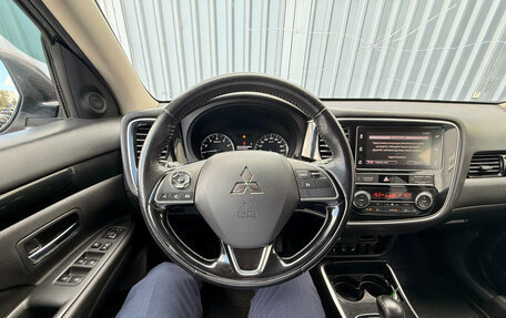 Mitsubishi Outlander III рестайлинг 3, 2019 год, 1 700 000 рублей, 14 фотография