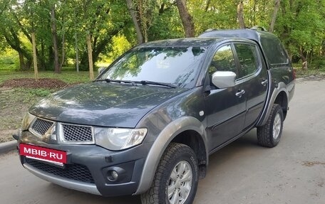 Mitsubishi L200 IV рестайлинг, 2013 год, 880 000 рублей, 4 фотография