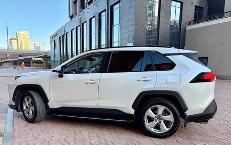 Toyota RAV4, 2021 год, 3 200 000 рублей, 7 фотография