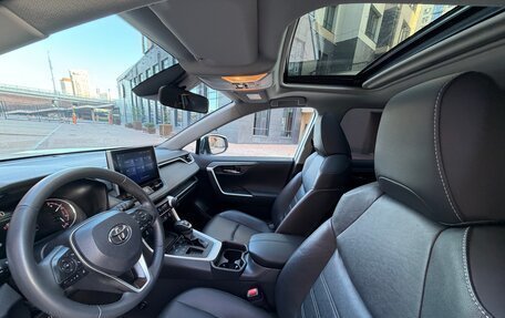 Toyota RAV4, 2021 год, 3 200 000 рублей, 13 фотография