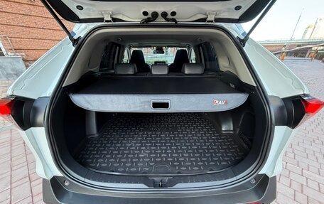 Toyota RAV4, 2021 год, 3 200 000 рублей, 12 фотография