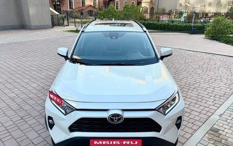 Toyota RAV4, 2021 год, 3 200 000 рублей, 4 фотография