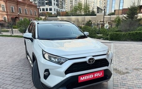 Toyota RAV4, 2021 год, 3 200 000 рублей, 2 фотография