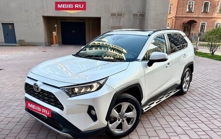 Toyota RAV4, 2021 год, 3 200 000 рублей, 6 фотография