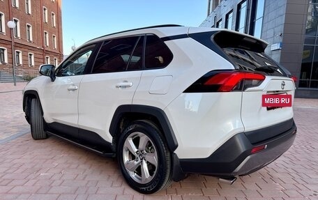 Toyota RAV4, 2021 год, 3 200 000 рублей, 8 фотография