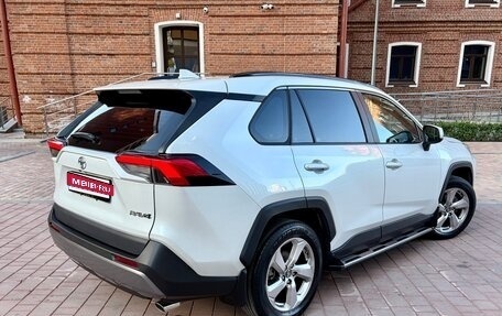 Toyota RAV4, 2021 год, 3 200 000 рублей, 10 фотография