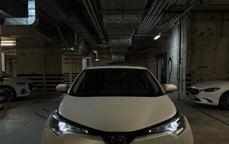 Toyota C-HR I рестайлинг, 2021 год, 2 700 000 рублей, 3 фотография