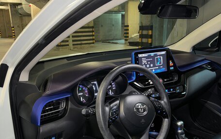Toyota C-HR I рестайлинг, 2021 год, 2 700 000 рублей, 9 фотография