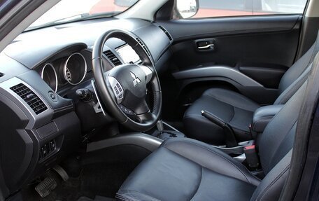 Mitsubishi Outlander III рестайлинг 3, 2010 год, 1 049 000 рублей, 5 фотография