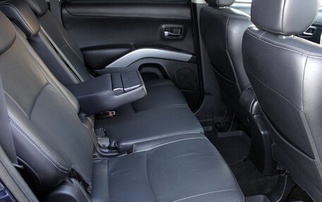 Mitsubishi Outlander III рестайлинг 3, 2010 год, 1 049 000 рублей, 12 фотография