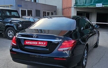 Mercedes-Benz E-Класс, 2019 год, 2 400 000 рублей, 4 фотография