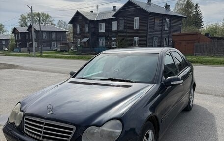 Mercedes-Benz C-Класс, 2004 год, 520 000 рублей, 3 фотография