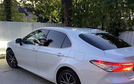 Toyota Camry, 2021 год, 3 550 000 рублей, 1 фотография