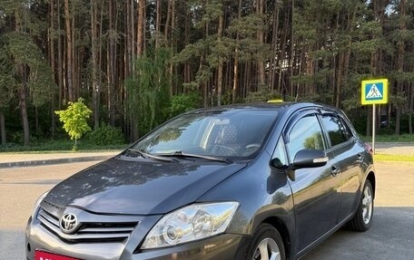 Toyota Auris II, 2011 год, 850 000 рублей, 1 фотография