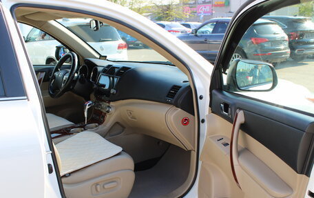 Toyota Highlander III, 2012 год, 1 619 000 рублей, 18 фотография