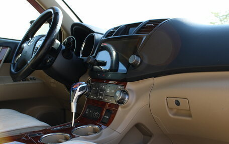 Toyota Highlander III, 2012 год, 1 619 000 рублей, 20 фотография