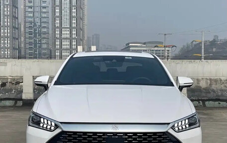 BYD Qin, 2022 год, 1 400 000 рублей, 3 фотография
