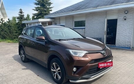 Toyota RAV4, 2017 год, 2 300 000 рублей, 2 фотография