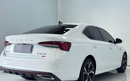 Skoda Octavia IV, 2023 год, 2 400 000 рублей, 6 фотография
