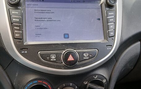 Hyundai Solaris II рестайлинг, 2013 год, 800 000 рублей, 9 фотография