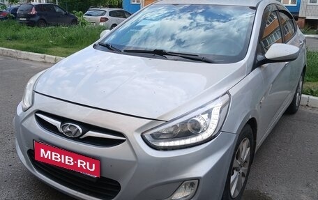 Hyundai Solaris II рестайлинг, 2013 год, 800 000 рублей, 2 фотография