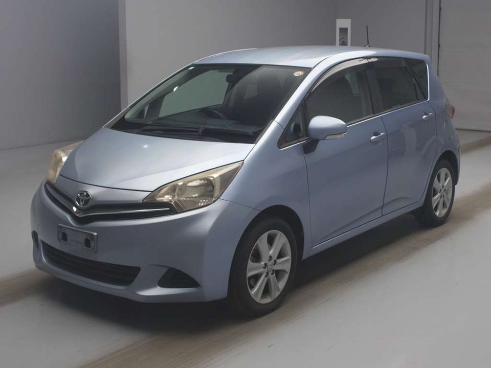 Toyota Ractis II, 2011 год, 817 000 рублей, 1 фотография