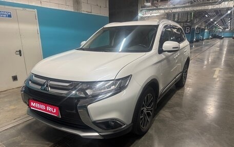 Mitsubishi Outlander III рестайлинг 3, 2017 год, 2 150 000 рублей, 1 фотография