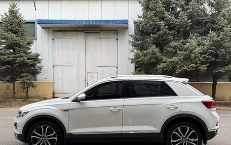 Volkswagen T-Roc I, 2022 год, 1 920 000 рублей, 7 фотография