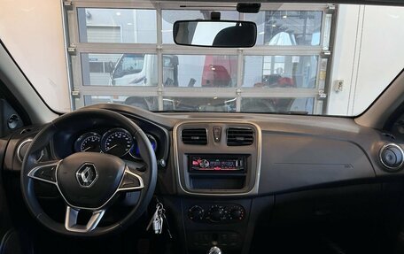 Renault Logan II, 2018 год, 885 000 рублей, 9 фотография