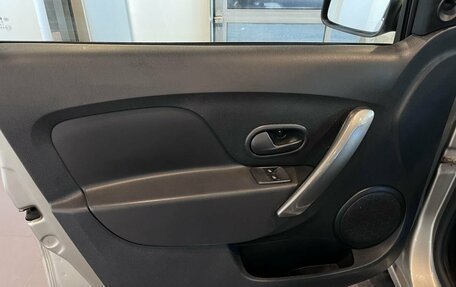 Renault Logan II, 2018 год, 885 000 рублей, 22 фотография