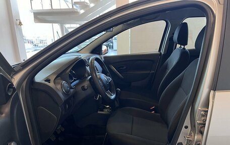 Renault Logan II, 2018 год, 885 000 рублей, 16 фотография